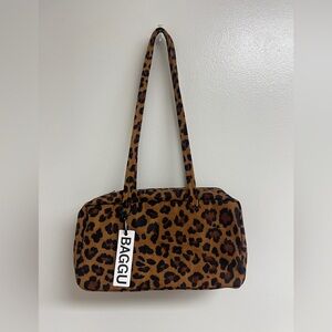 Sold: NWT Baggu Leopard Bowler regular size